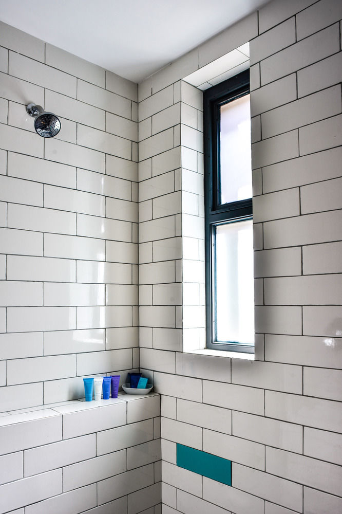 Hotel Criol Querétaro Exteriér fotografie Subway tiles in a shower